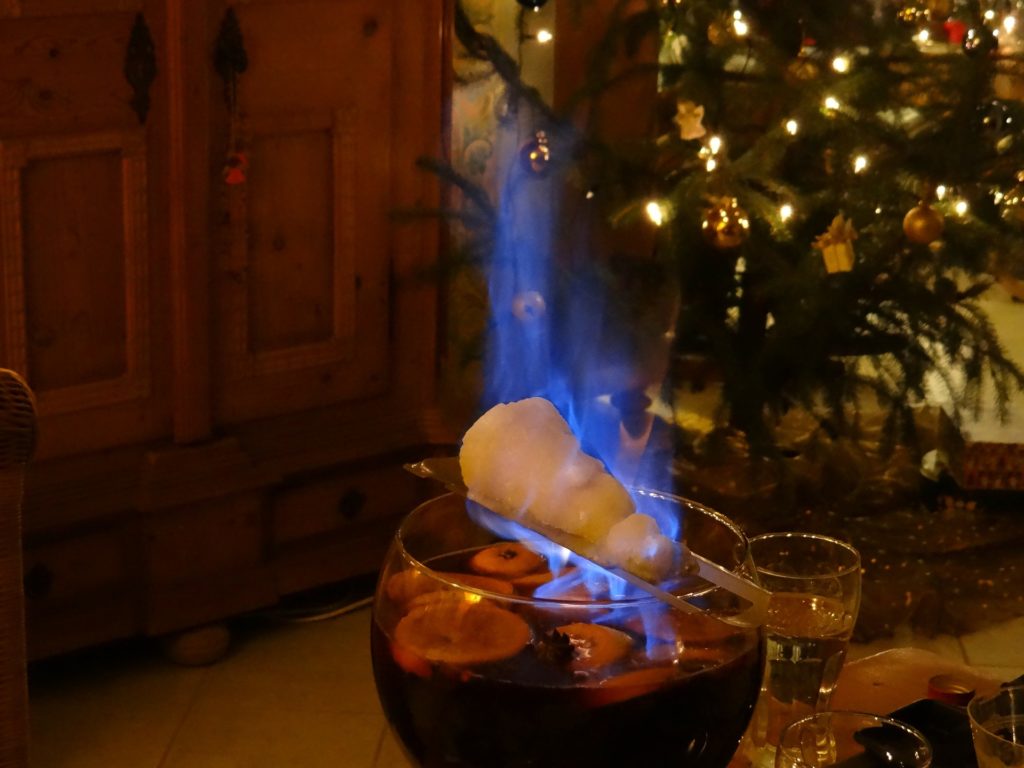 Feuerzangenbowle traditional winter christmas food 