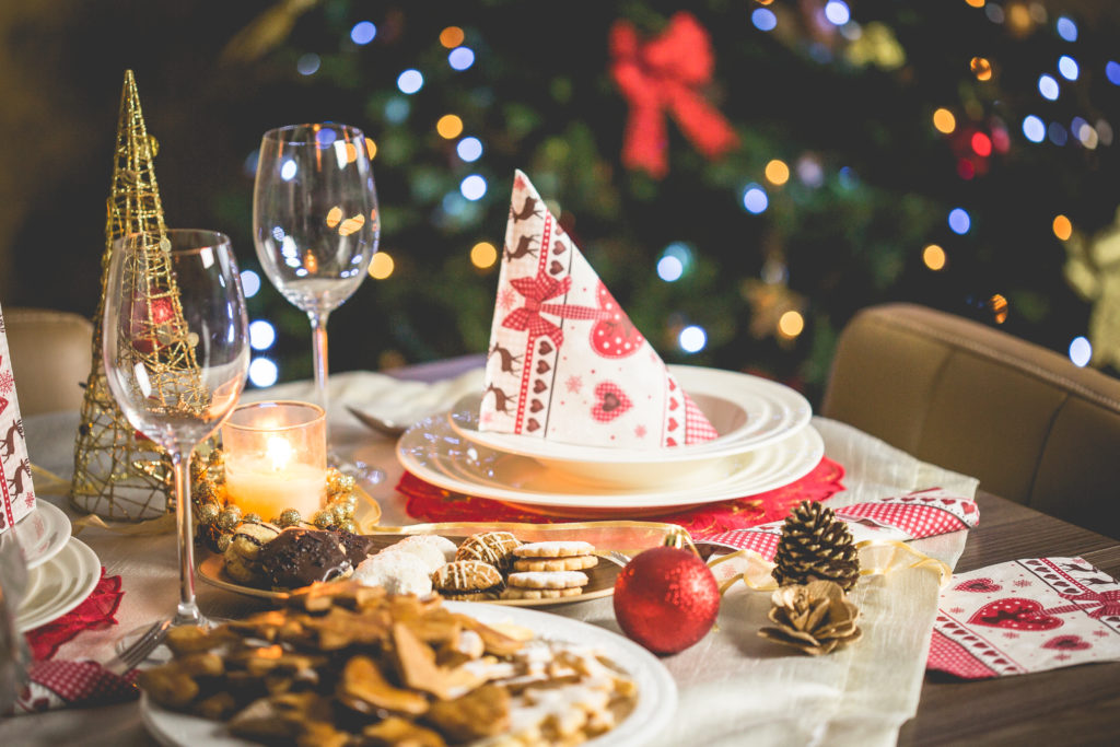 christmas-dinner-table-decorations